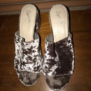 Seychelles grey silver velvet mules size 9